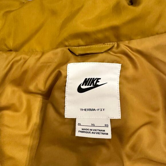 Nike Men's Yellow and Gold Gilet - Picture 6 of 7